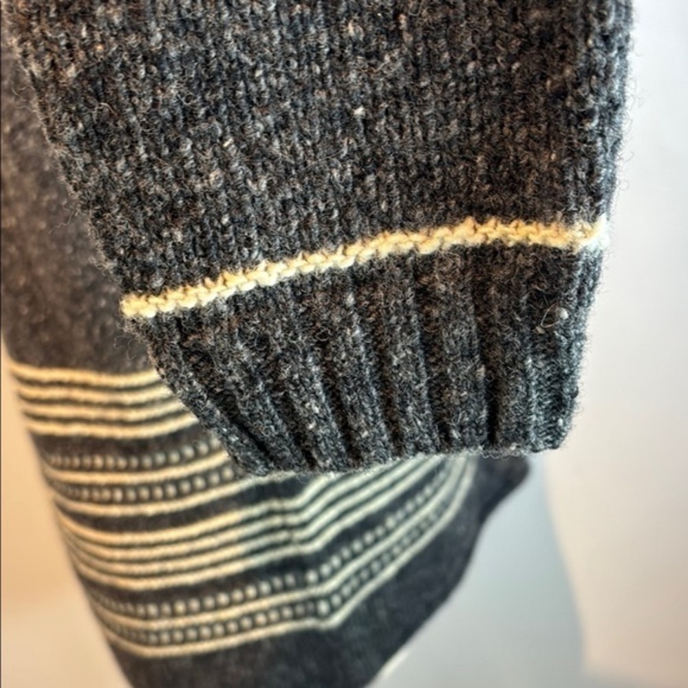 Celtic &Co.Gray and Cream funnel Neck Sweater with Textured Stripes size M NWT - Picture 7 of 9